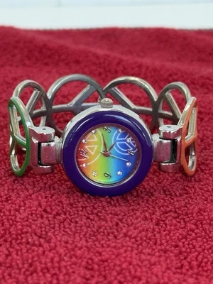 Reloj Peace Sign Mujer Arco Iris 26mm Estuche Brazalete Banda Cuarzo Tres Manecillas Foto 1 de 4
