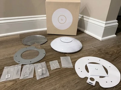 Точка доступа Ubiquiti Unifi Networks U7 Pro Max (U7-Pro-Max-US) | открытая коробка - Изображение 1 из 4