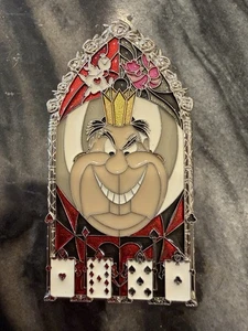 Prendedor Disney del Mes Ventanas del Mal Reina de Corazones 100% Original Alicia - Imagen 1 de 2