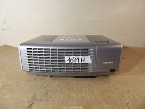 Toshiba TDP-S9 DLP SVGA Projector Beamer 1400 Lumens - 1,071 H - EXCL REMOTE - Photo 1/5