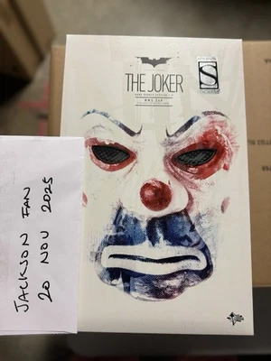 Hot Toys MMS249 The Dark Knight The Joker Bank Robber Ver. 2.0 1/6 Figure  - image 1 of 2