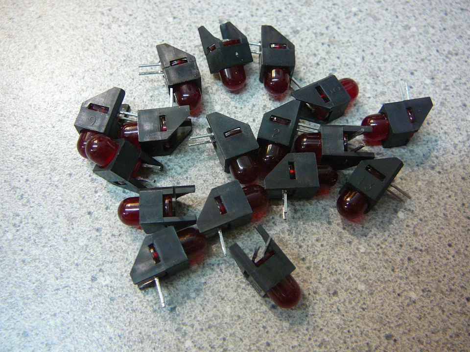 HEWLETT PACKARD HLMP-3301-F00B2 LED 5mm Gap RED Rt Angle **NEW** Qty.10 - Image 1 of 1