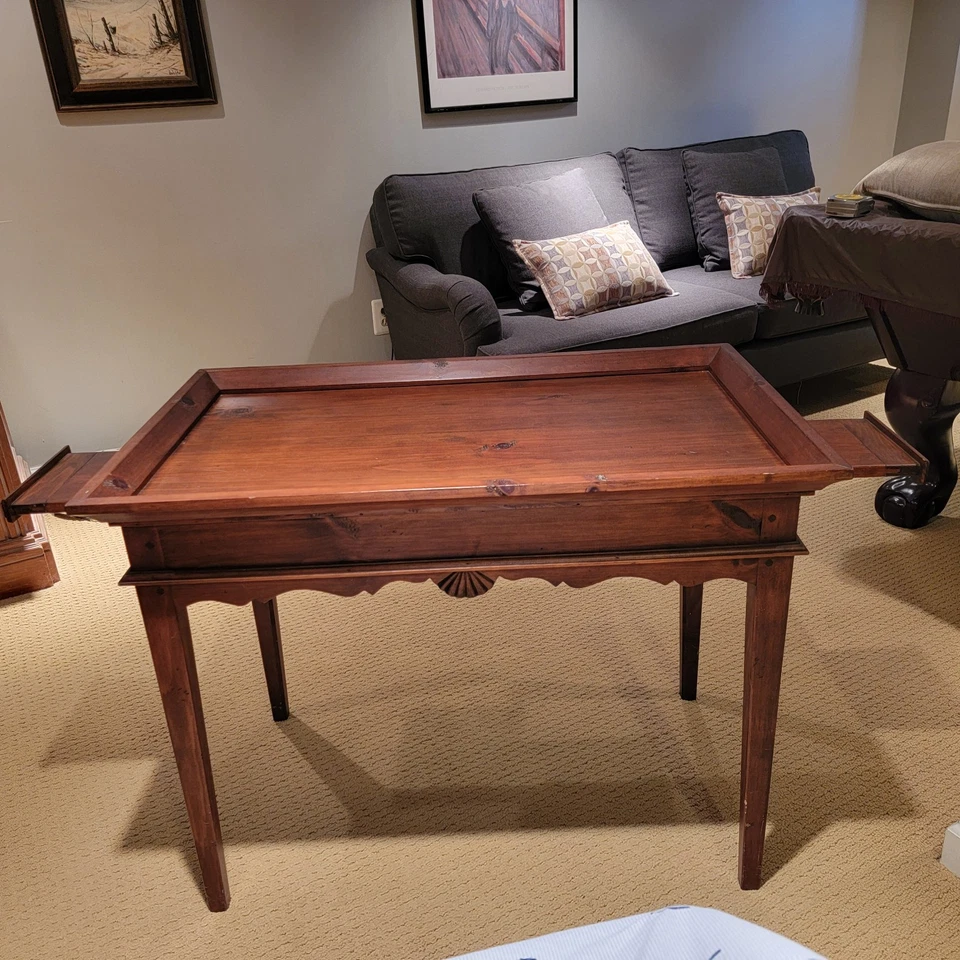 Mesa de té con bandeja de pino reproducción Stephen Von Hohen con portavelas Foto 1 de 1