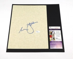 Eric Idle Signed 8.5 x 11 Cardstock Sheet Monty Python JSA Auto DA046247 - Imagen 1 de 1