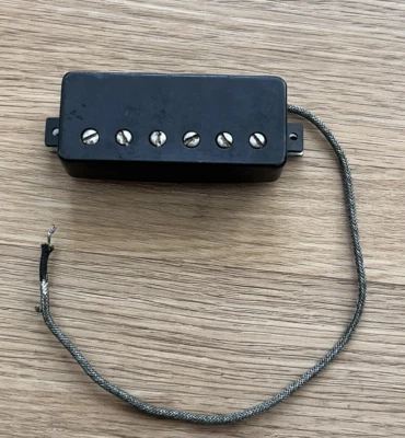 Captador de guitarra elétrica Gibson Mini Humbucker preto vintage com adesivo patenteado - Imagem 1 de 4