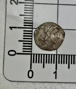 X249: Roman Silver Siliqua: c. AD 300's: Totally Unidentified so could be RARE? - Picture 1 of 2