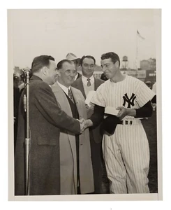 1950 JOE DIMAGGIO DEWEY CHANDLER 1 ORIGINAL PHOTO YANKEES OPENING DAY PSA TYPE I - Picture 1 of 3