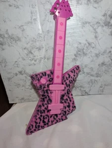 Dreamworks Trolls World Tour 2020 Fuzzy Pink Electronic Guitar TESTED Rare - Picture 1 of 7