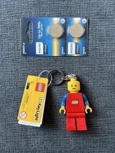 LEGO Brand New Flashlight Minifigure Keychain Blue/Red + extra batteries - Picture 1 of 4