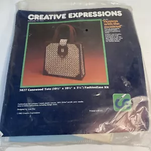 CREATIVE EXPRESSION 5827 Canewood Tote Kit HOSTESS con la MOSTESS NOS 1982 - Foto 1 di 4