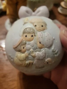Precious Moments ANNUAL 1989 CHRISTMAS GLOBE ORNAMENT 523062 PEACE ON EARTH  - Picture 1 of 4