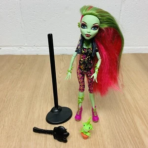 Mattel Monster High First Wave Venus McFlytrap Doll with Accessories Rare - Picture 1 of 8