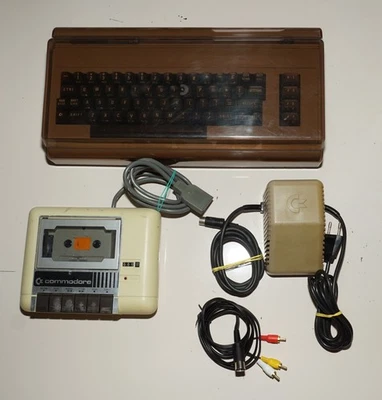 Commodore 64  C64 pc micro computer vintage retrogames videogames gioco - Immagine 1 di 4