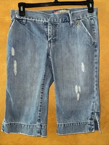 GAP WOMAN’s ULTRA LOW Rise Distressed Blue Denim Capris Size 6 - Picture 1 of 6