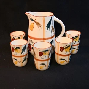 Jarra Nasco 5 tazas marrón amarillo a cuadros pintadas a mano hojas de frutas Japón 1940-69 - Imagen 1 de 24