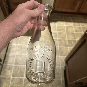 W. M. & L. A. Davis Embossed Quart Milk Bottle East Concord New Hampshire NH - Picture 1 of 8