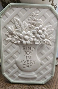 Wall Hanging. "Find Joy In Every Day" - Picture 1 of 8