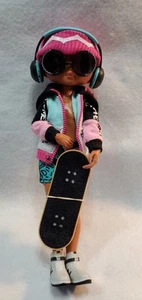 Modellino giocattolo LOL Surprise OMG Cool Lev Skater Boy 10" da collezione con accessori - Foto 1 di 6