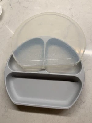 Placa de succión Bumkins para niños pequeños con cubierta Foto 1 de 2