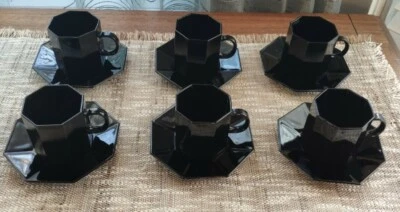 Conjunto de 6 xícaras e pires de vidro preto vintage Arcoroc Octime da França - Imagem 1 de 4