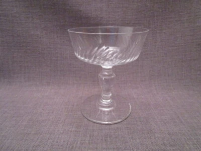 Coupe a champagne ancienne en cristal taillé - Photo 1/3