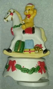 Ceramic Musicals Classic Living Christmas Collection "White Christmas" 74-2731 - Picture 1 of 7