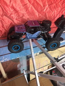 Off Road Rover Remote Control Brookstone 4 Wheel HI Speed Powerful,Rock Climbing - Picture 1 of 4