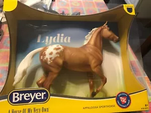 Breyer 1:9 Traditional Lydia Appaloosa Sporthorse Model Set TSC Exclusive Neu in OVP - Bild 1 von 6