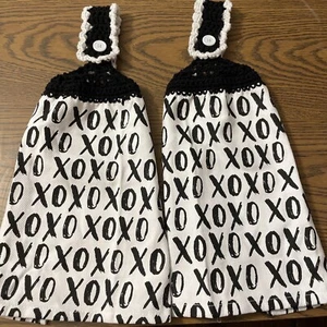 2 doppelseitige gehäkelte Top Valentinstag schwarz weiß XOXOXO Geschirrtücher zum Aufhängen - Bild 1 von 5