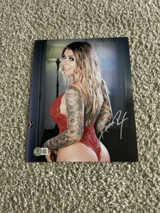 KARMA RX signed Autogramm 8x10 Foto PORNO ERWACHSENE ROTER TANGA W@W BAS BECKETT C - Bild 1 von 1