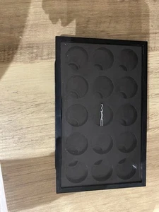 mac eyeshadow magnetic case 15 like a new - Picture 1 of 3