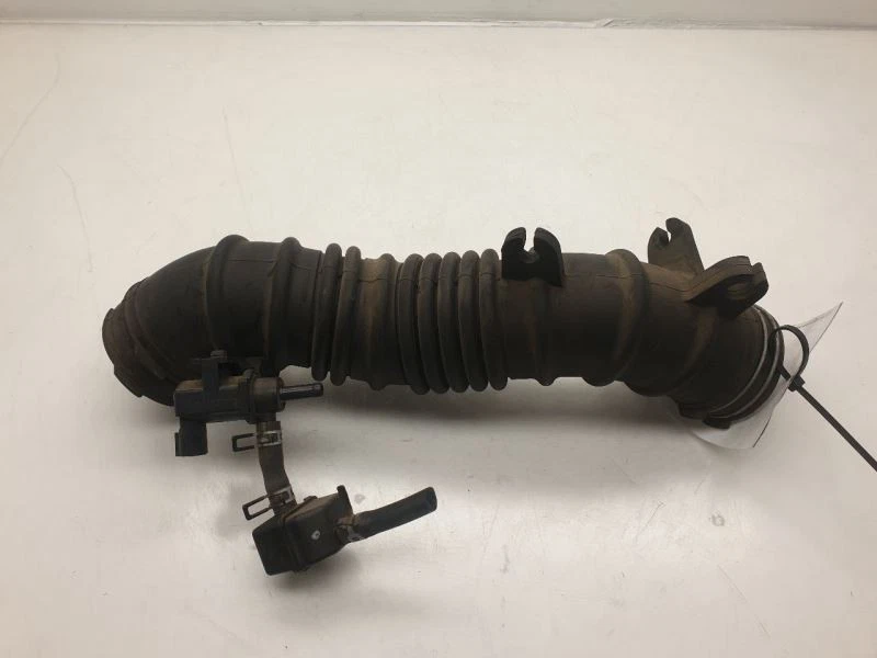 Toyota Highlander 2007 2,4 L 4 cilindros filtro de aire montaje de tubo resonador  Foto 1 de 4