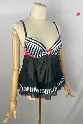 JUEGO BABYDOLL PEIGNOIR MALLA ALETEADOR BUSTIER RAYAS HOT KISS VINTAGE Y2K Foto 1 de 4