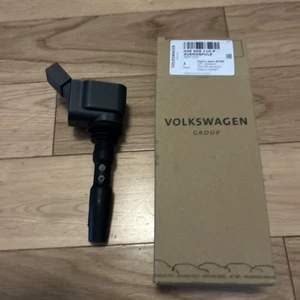 ORIGINAL VW Zündspule mit Zündkerzenstecker VW Audi 04E905110P - Picture 1 of 2