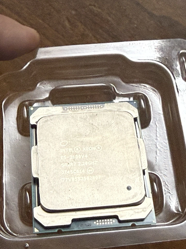 Processore Xeon E5-2630 V4 10 Core 20 Thread - Immagine 1 di 1