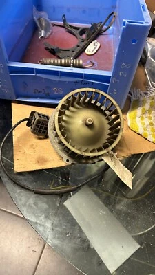 Mercedes W116 Lüftermotor / Gebläsemotor mit Widerstand - Bild 1 von 3