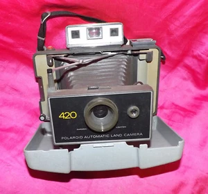 Cámara terrestre automática Polaroid 420 vintage de los años 60 con correa original sin probar - Imagen 1 de 5
