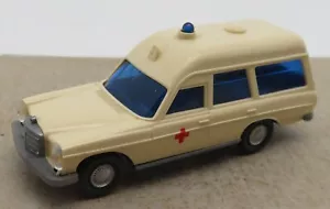 A Micro WIKING Ho 1/87 Mercedes Benz 200 Binz Ambulanza Croce Rosso No. Box - Foto 1 di 12