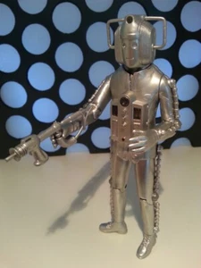 Dr Who The Invasion Cyberman with Flame Thrower Gun Classic 5" Loose Figure New - Picture 1 of 7