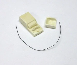 Maßstab 1:25 Modell APCOR 70er 80er Jahre Feuerwehr Krankenwagen Funkgerät 1/25 - Bild 1 von 1