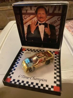 White Rose Collectibles Super Star Awards 1993 Points Champion, Dale Earnhardt - Image 1 of 3