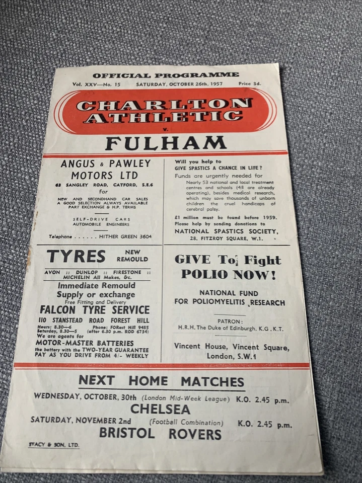 (J) Div 2 Charlton v Fulham 26.10.1957 - Image 1 of 3
