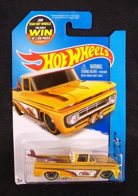 Camioneta Chevy Hot Wheels Custom 62 con tabla de surf - HW City Yellow 72/250 Foto 1 de 4