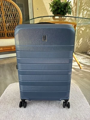 Travelpro WalkAbout 7 Medium Check-in Expandable Hardside Spinner Ocean Blue - Image 1 of 4