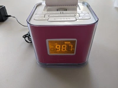 Audiovox Venturer CR8030iE5 Dual Alarm Clock, AM/FM Radio & Dock for iPod/iPhone - Image 1 of 4