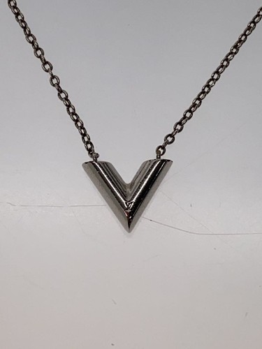 LOUIS VUITTON（LV） Collana LOUIS VUITTON ed Essentials V_SLV placcata donna con top SLV usata