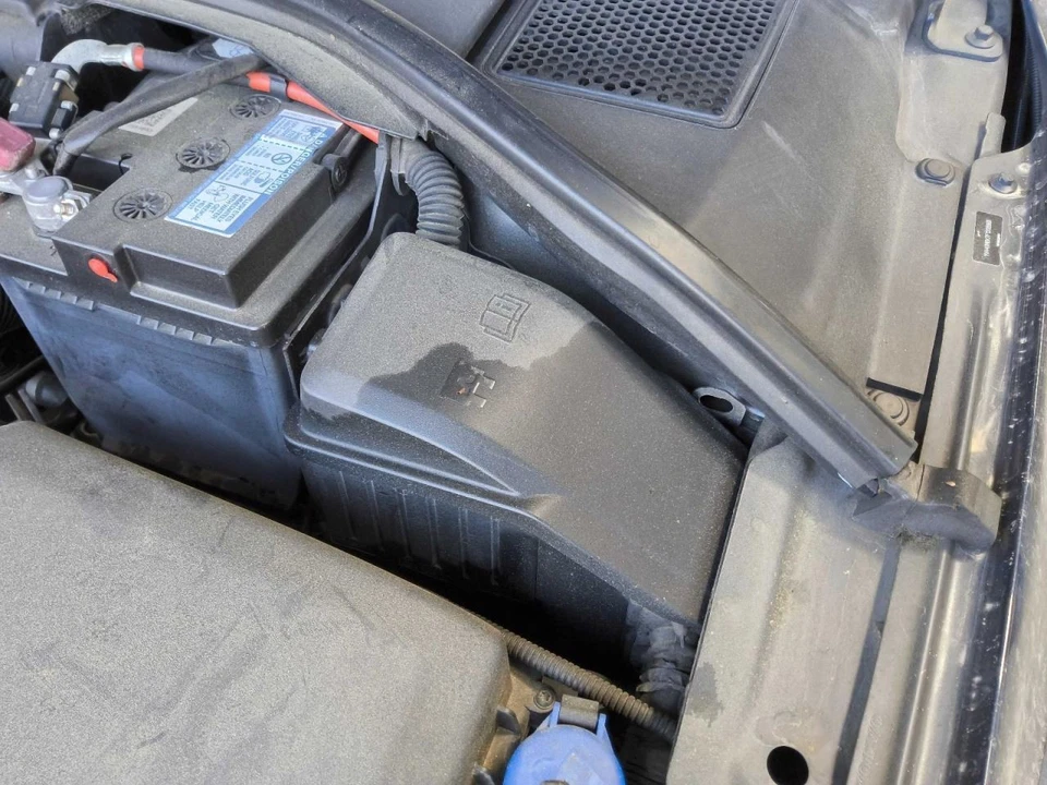 Fuse Box Engine XC70 Fits 13-16 VOLVO 70 SERIES 596767 - Image 1 of 1