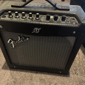 Amplificador de guitarra Fender Mustang I 20 vatios - negro - Imagen 1 de 4