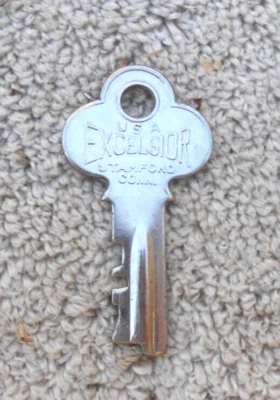 Vintage Excelsior key 5953  Luggage Steamer Trunk, Suitcase, Briefcase - Image 1 of 2