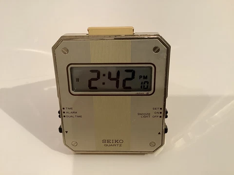 SEIKO QUARTZ POCKET TRAVEL ALARM CLOCK GOLDTONE QEK203F 74802 - READ DESCR Cover